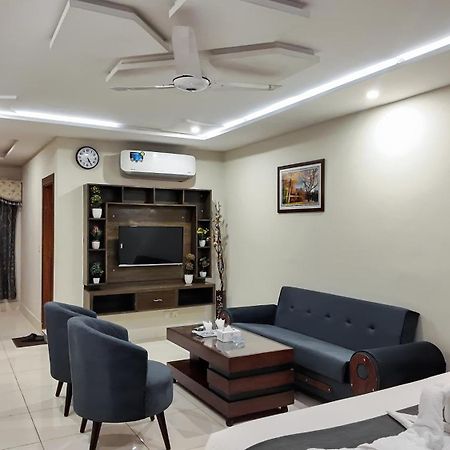 Hotel Crown Inn Μουλτάν Εξωτερικό φωτογραφία