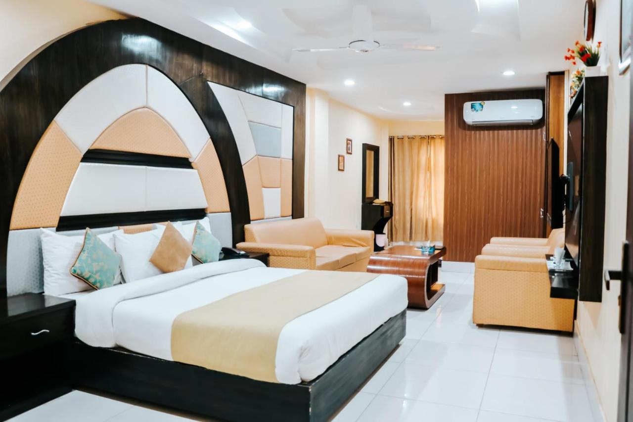 Hotel Crown Inn Μουλτάν Εξωτερικό φωτογραφία