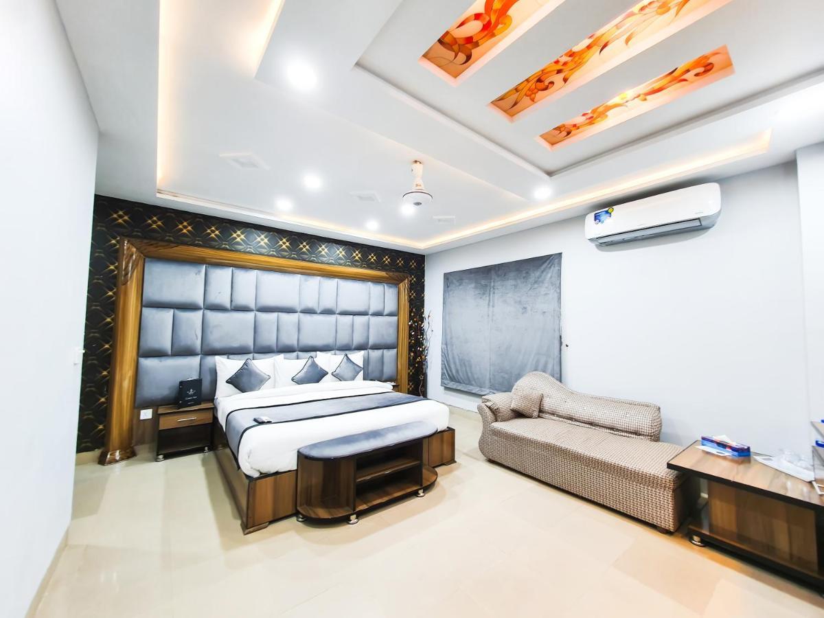Hotel Crown Inn Μουλτάν Εξωτερικό φωτογραφία