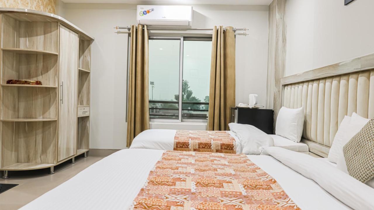 Hotel Crown Inn Μουλτάν Εξωτερικό φωτογραφία