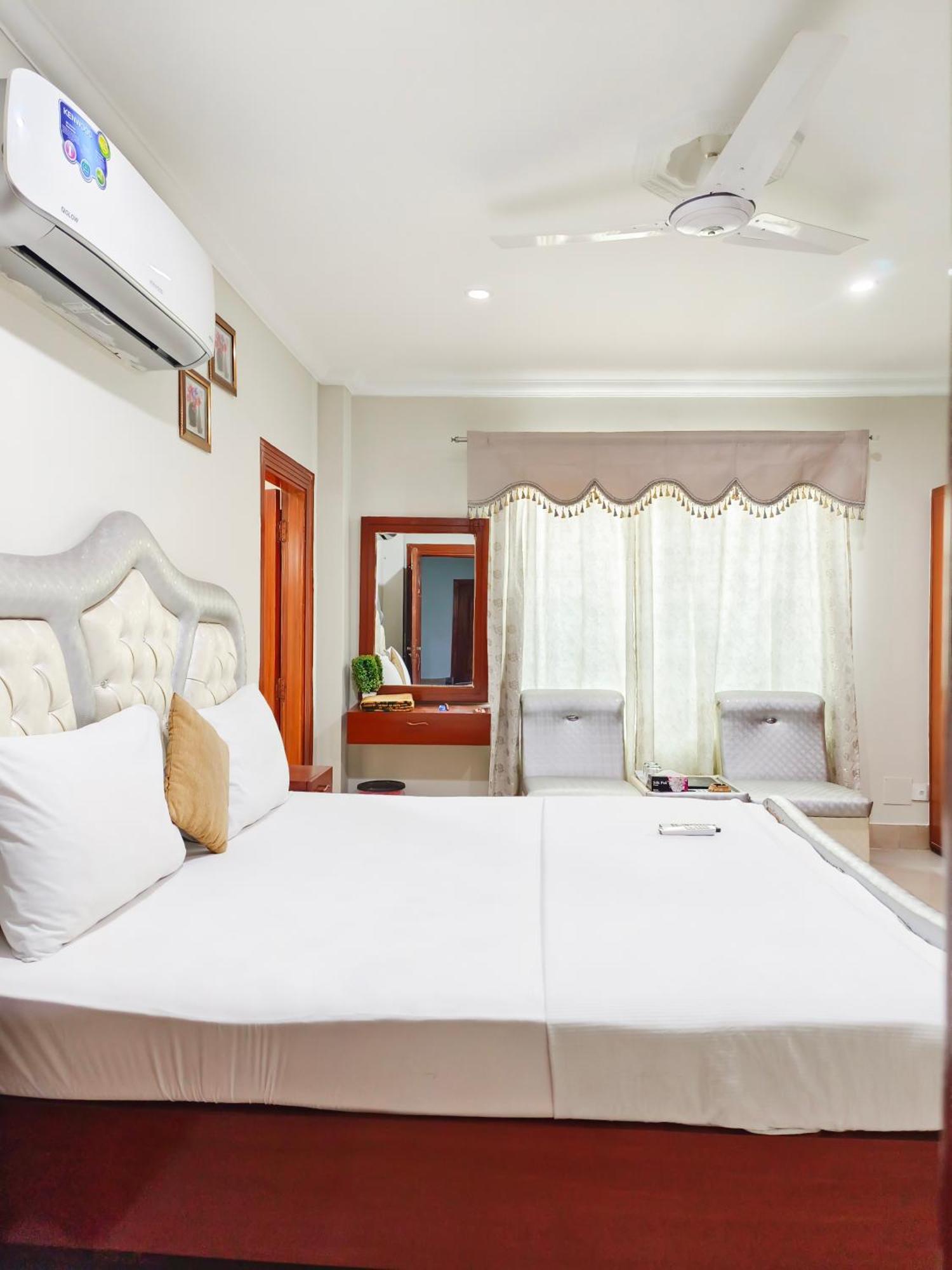 Hotel Crown Inn Μουλτάν Εξωτερικό φωτογραφία