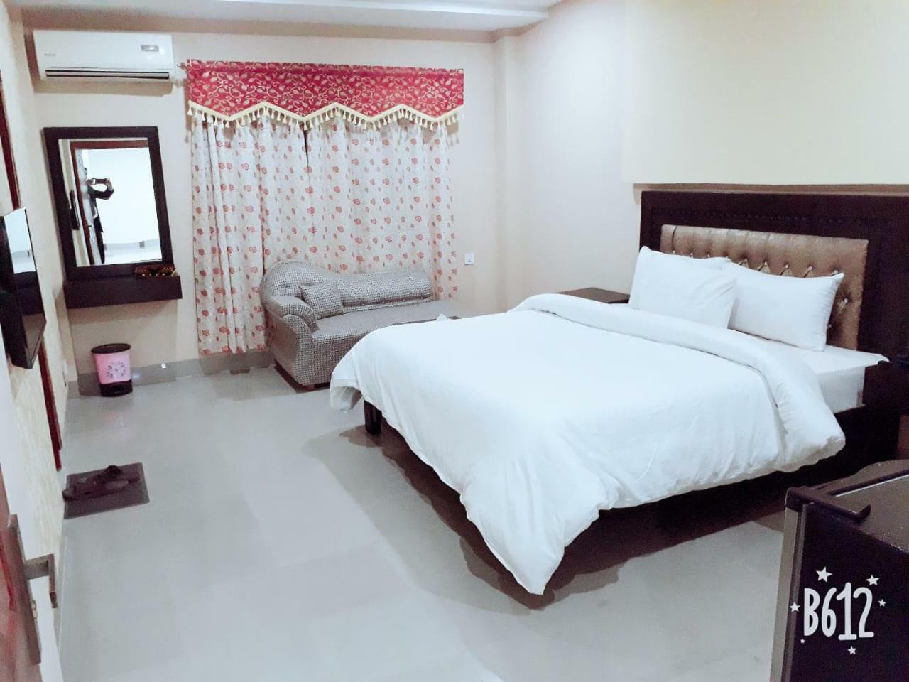 Hotel Crown Inn Μουλτάν Εξωτερικό φωτογραφία