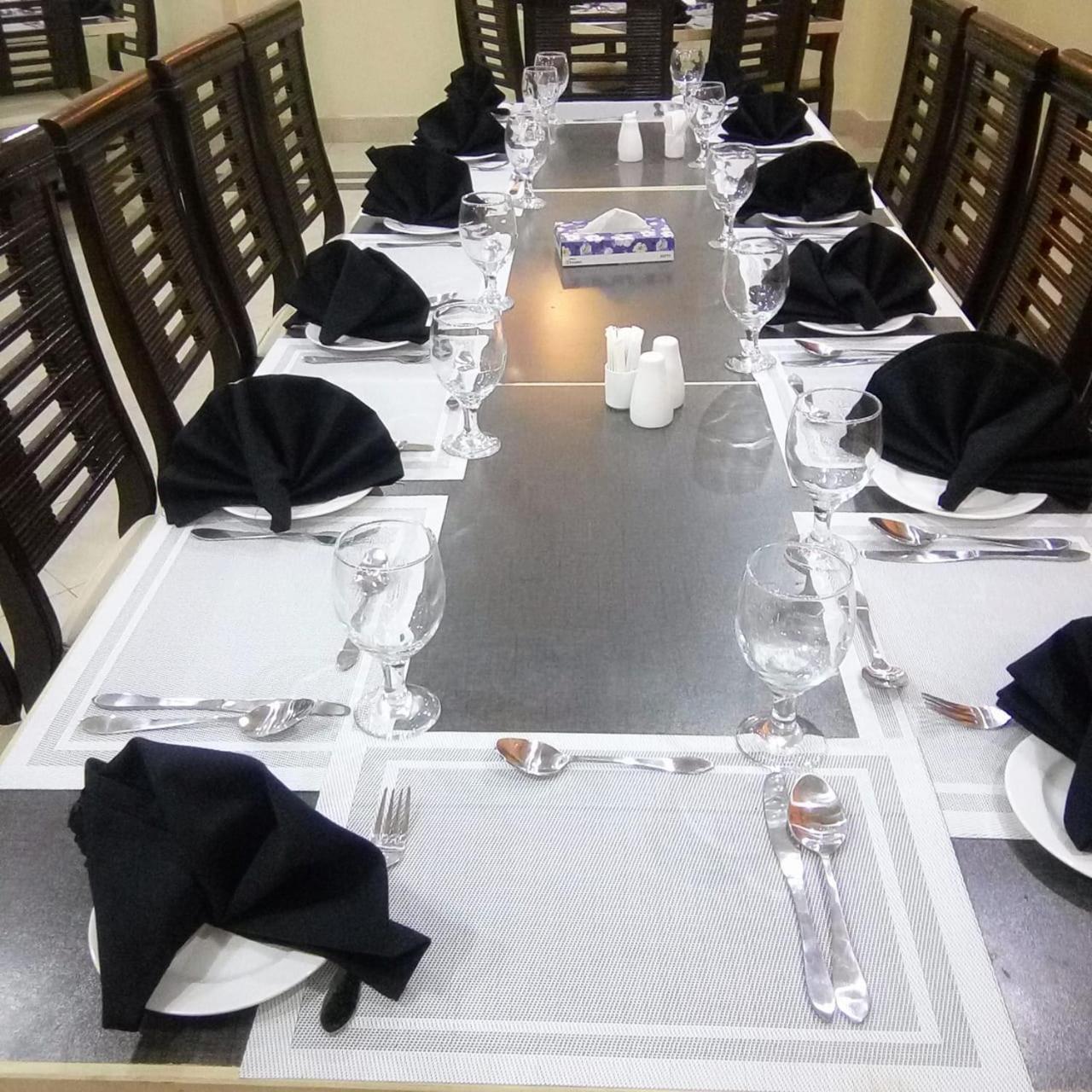 Hotel Crown Inn Μουλτάν Εξωτερικό φωτογραφία