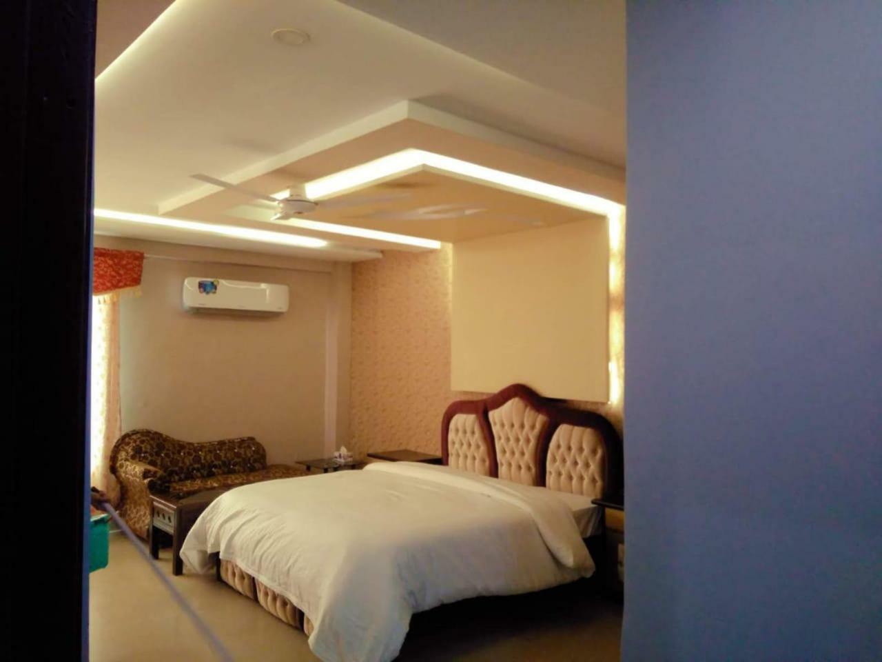 Hotel Crown Inn Μουλτάν Εξωτερικό φωτογραφία